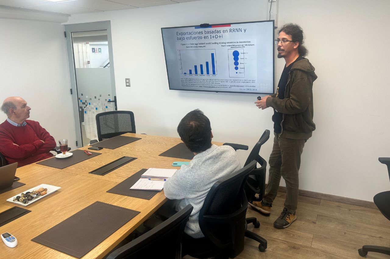 Primer seminario de Investigación 2025 abordó la Agenda de Desarrollo Productivo Sostenible del Ministerio de Economía