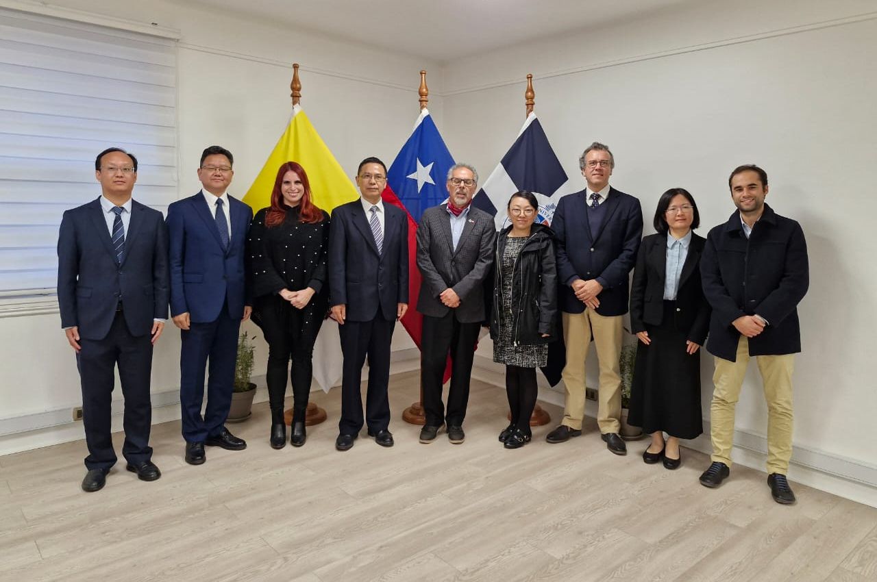 Delegación de la Shanghai University of International Business and Economics (SUIBE) se reúne con representantes de ENE PUCV