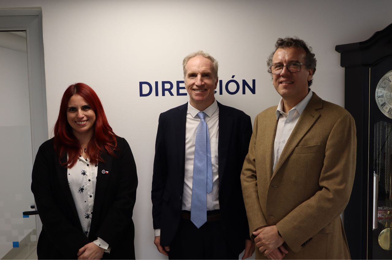 Escuela de Negocios y Economía traza puntos de cooperación con School of Management de la Universidad Católica de Lovaina