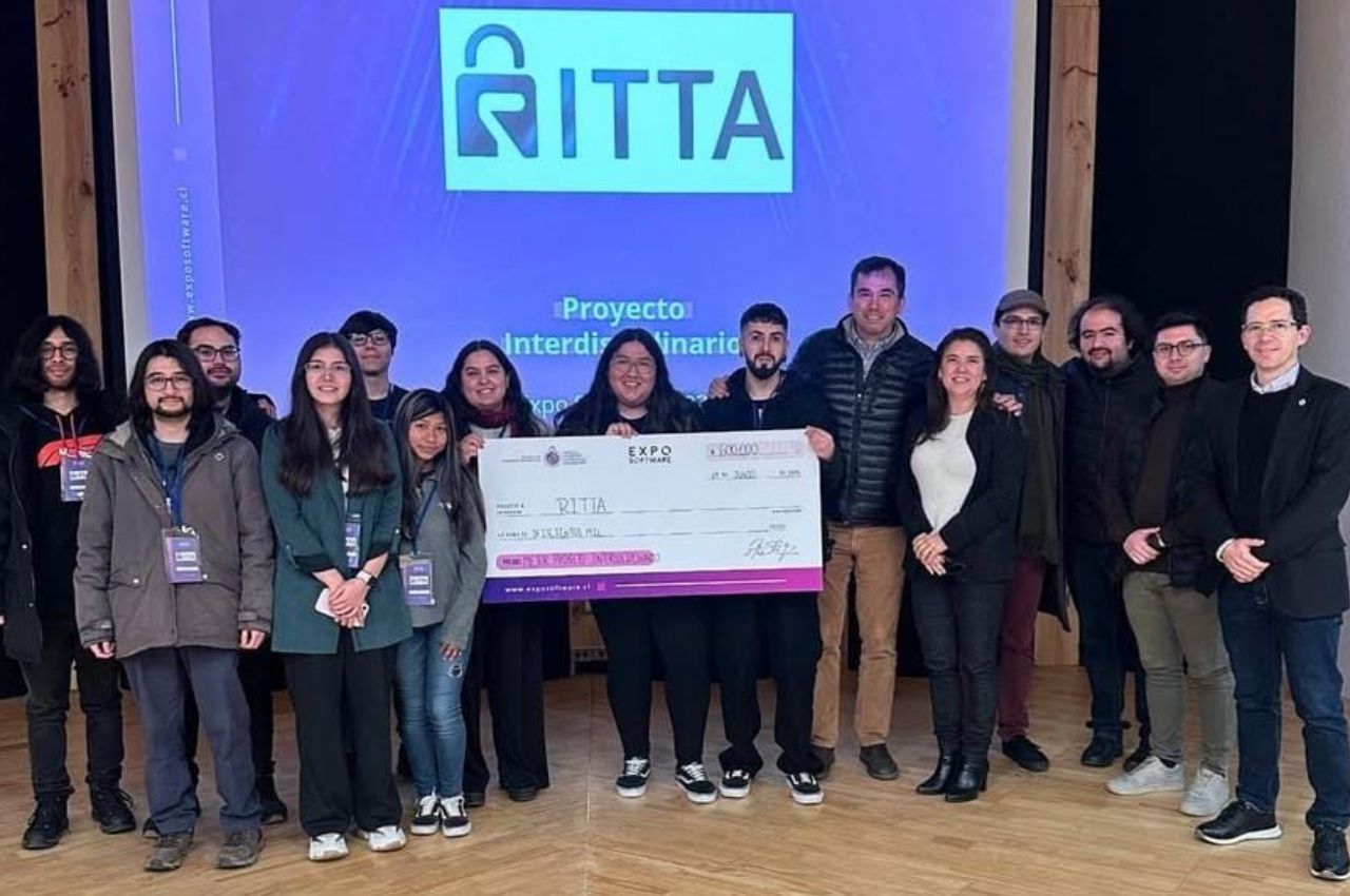 Destacada participación de estudiantes de Ingeniería Comercial en Expo Software 2025