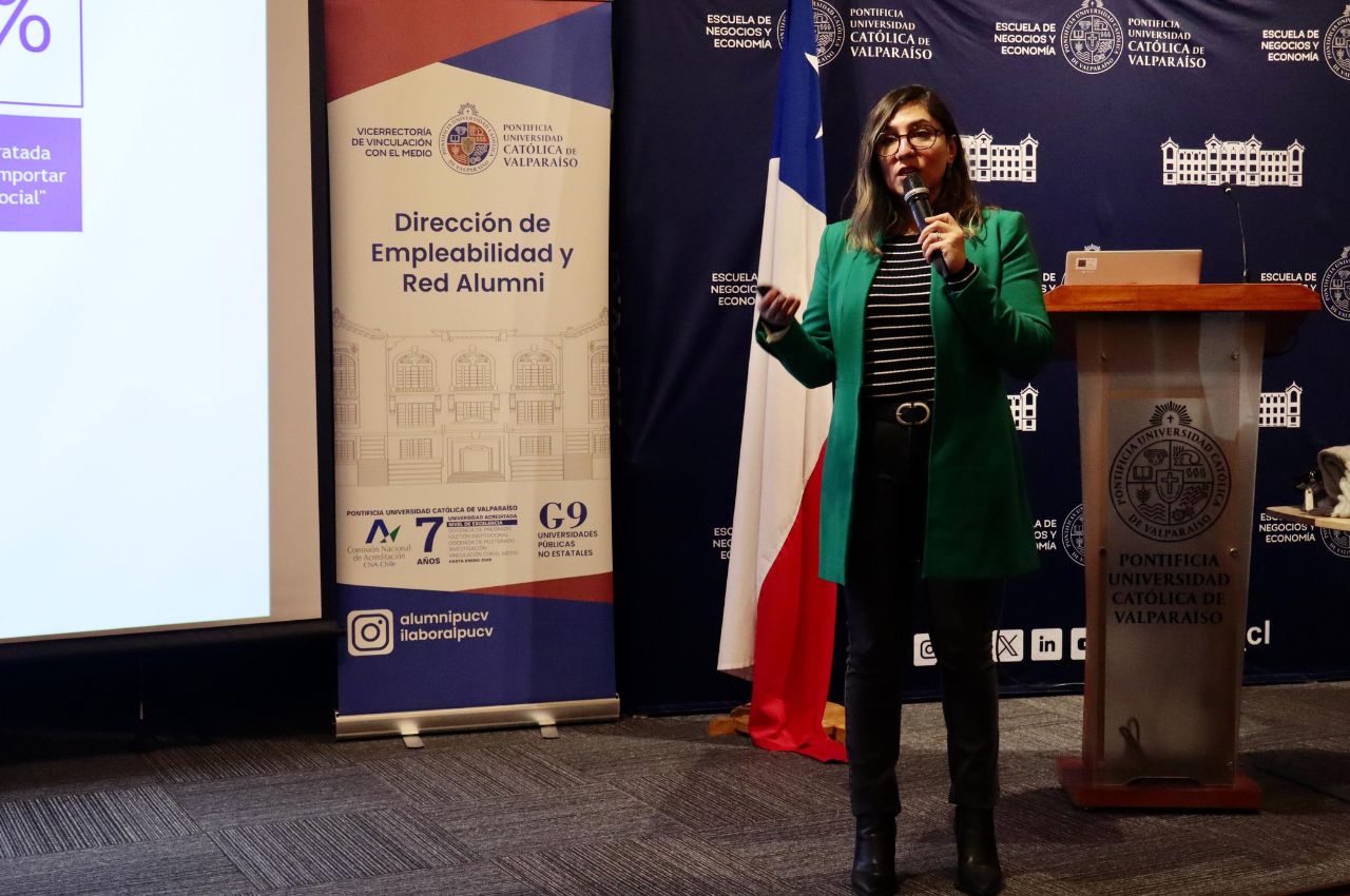 Esval realiza charla a estudiantes de ENE PUCV y otras carreras