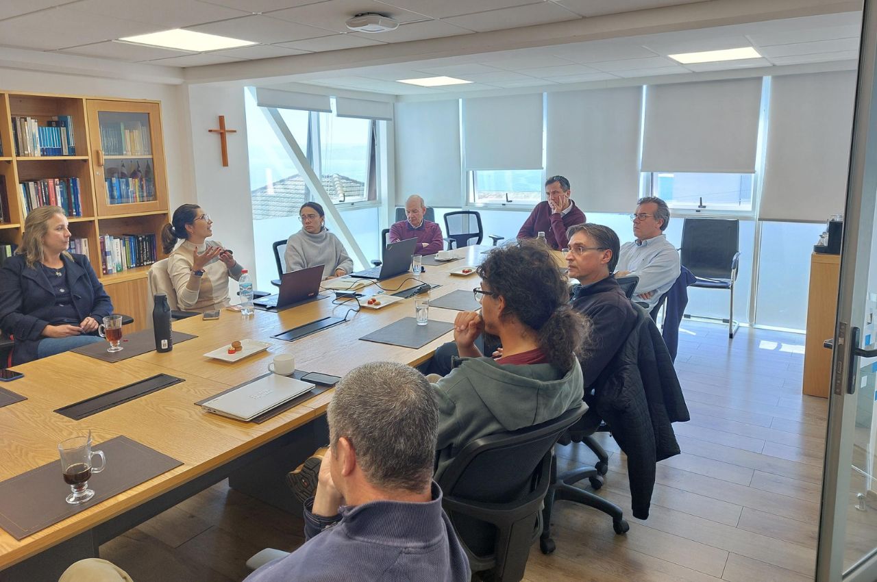 Académica Katherine Santos expone en 3° seminario de Investigación de 2025